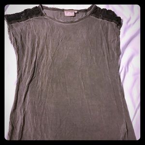 ⚡️ COMFY Faded wash  xl tee lace trim sleeve